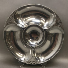 Load image into Gallery viewer, Wilton Armetale Pewter Chip &amp; Dip Bowl (13.5&quot;)
