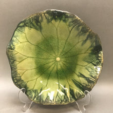 Load image into Gallery viewer, Global Views Lily Pad Dish (9&quot;)
