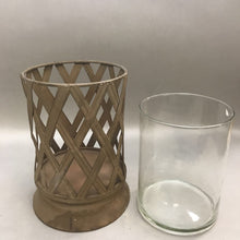 Load image into Gallery viewer, Metal Lattice Candle Holder (10x6.5x6.5)
