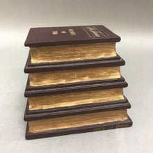 Load image into Gallery viewer, Seth Thomas Masters of Time Stack of Books Miniature Clock (3x3.5x3)
