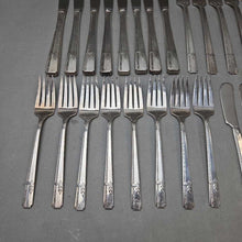 Load image into Gallery viewer, Oneida Grenoble Silverplate Flatware Set (41pc)
