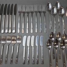 Load image into Gallery viewer, Oneida Grenoble Silverplate Flatware Set (41pc)
