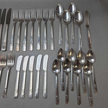 Load image into Gallery viewer, Oneida Grenoble Silverplate Flatware Set (41pc)
