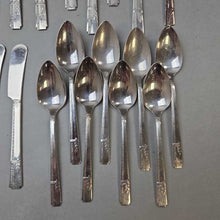 Load image into Gallery viewer, Oneida Grenoble Silverplate Flatware Set (41pc)
