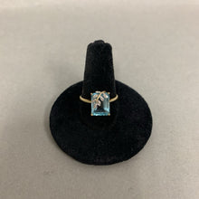 Load image into Gallery viewer, 10K Gold Aquamarine Ring sz 7 (2.8g)
