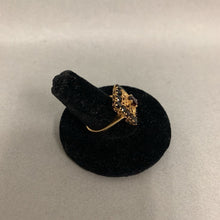 Load image into Gallery viewer, 18K Gold Garnet Ring sz 7 (5.5g)
