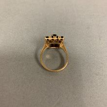 Load image into Gallery viewer, 18K Gold Garnet Ring sz 7 (5.5g)
