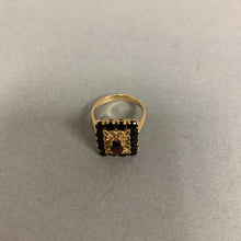 Load image into Gallery viewer, 18K Gold Garnet Ring sz 7 (5.5g)
