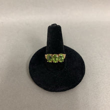 Load image into Gallery viewer, 10K Gold Peridot Ring sz 7 (2.3g)
