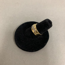 Load image into Gallery viewer, 18K Gold Diamond Ring sz 5.5 (2.7g)
