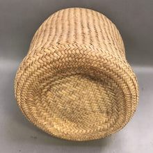 Load image into Gallery viewer, Straw Basket Round Basket (14&quot;)
