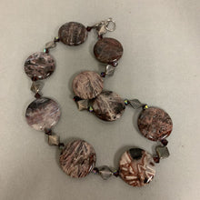 Load image into Gallery viewer, Agate Plum Crystal Silver Bead Necklace (20&quot;)
