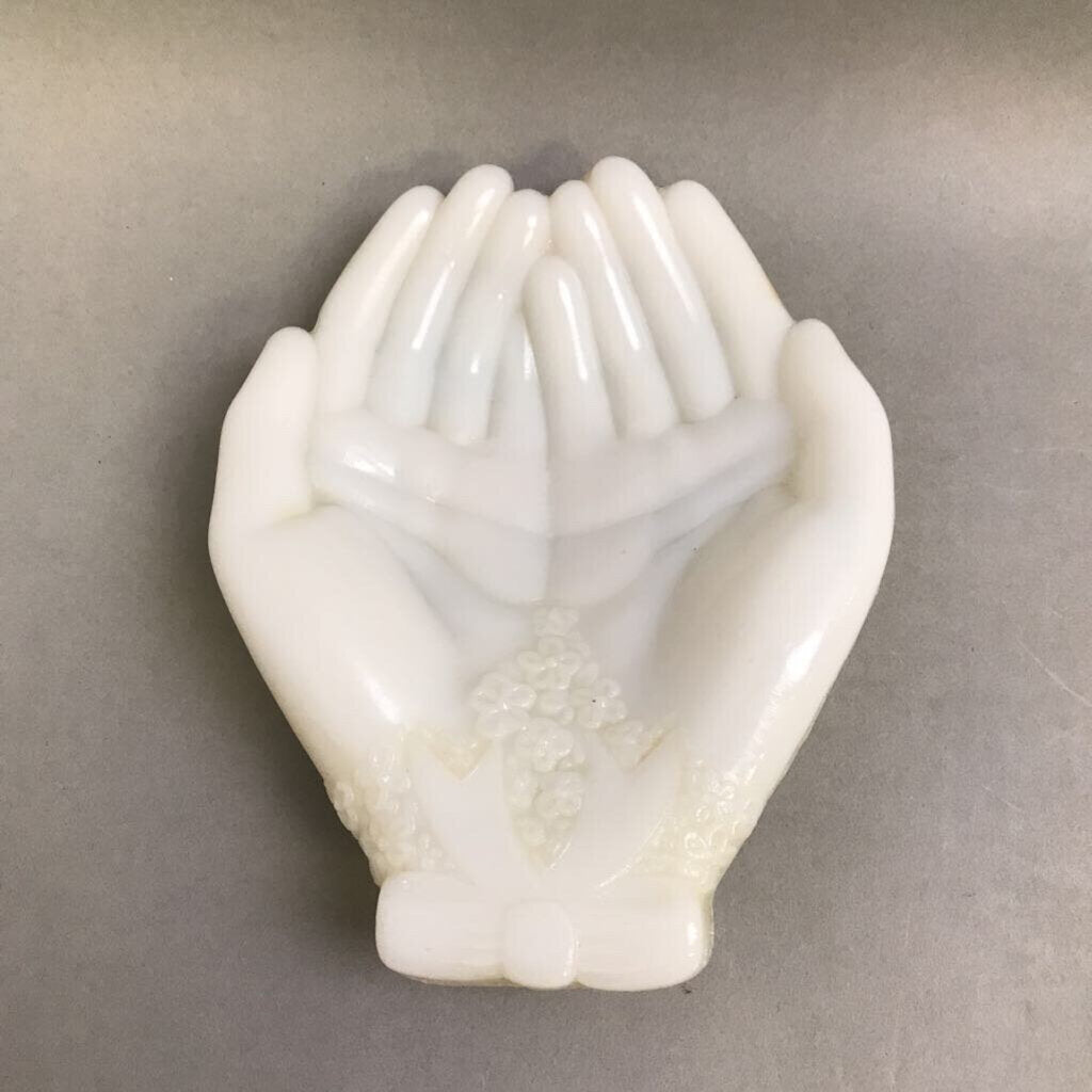 Avon Milk Glass Open Hands Jewelry / Soap Dish (7x5.5)