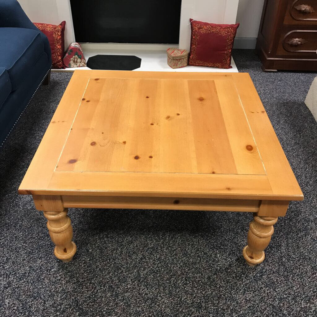 Pine Coffee Table (18x36x36)