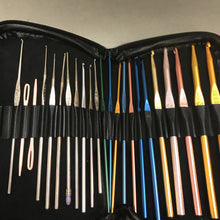 Load image into Gallery viewer, Miscellaneous Crochet Hooks 20 Total with Case
