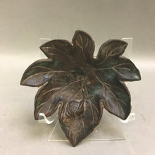 Load image into Gallery viewer, Cast Metal Leaf Dish w Snail (6&quot;)
