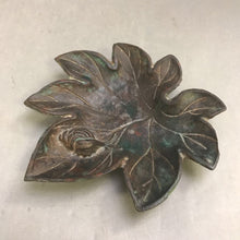 Load image into Gallery viewer, Cast Metal Leaf Dish w Snail (6&quot;)
