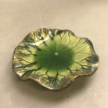 Load image into Gallery viewer, Vintage Lily Pad Plate Global Views Ceramic Green (6&quot;)
