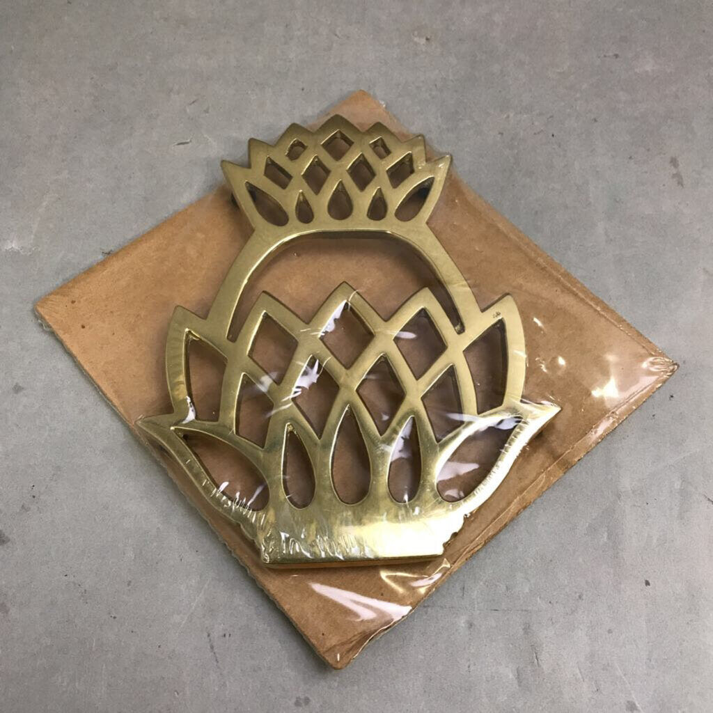 Brass Pineapple Trivet (7x6)