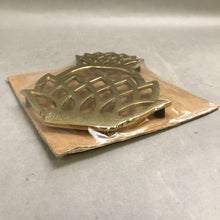 Load image into Gallery viewer, Brass Pineapple Trivet (7x6)
