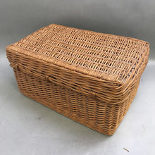 Load image into Gallery viewer, Picnic Basket wtih Metal Latches and Handle (8x11x11)
