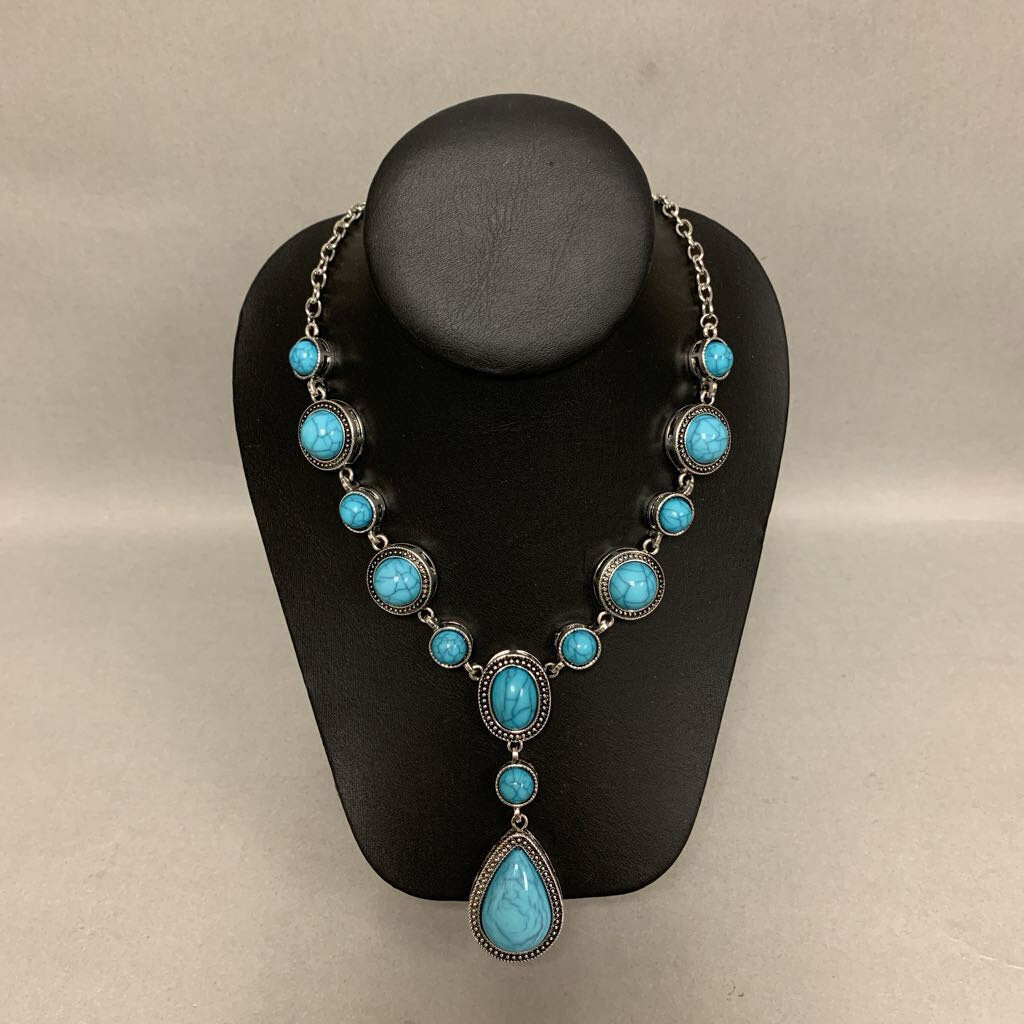 Mooncalf Handmade Faux Turquoise Silvertone Statement Necklace (25