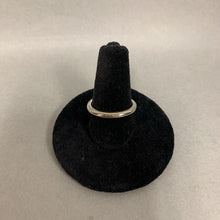 Load image into Gallery viewer, Sterling Rounded Band Ring sz 6.5

