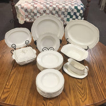 Load image into Gallery viewer, Alfred Meakin England China Set (30 Piece)
