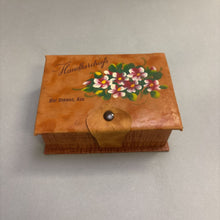 Load image into Gallery viewer, Vintage Handkerchiefs Souvenir Box - Hot Springs, Ark (2x5.5x4)
