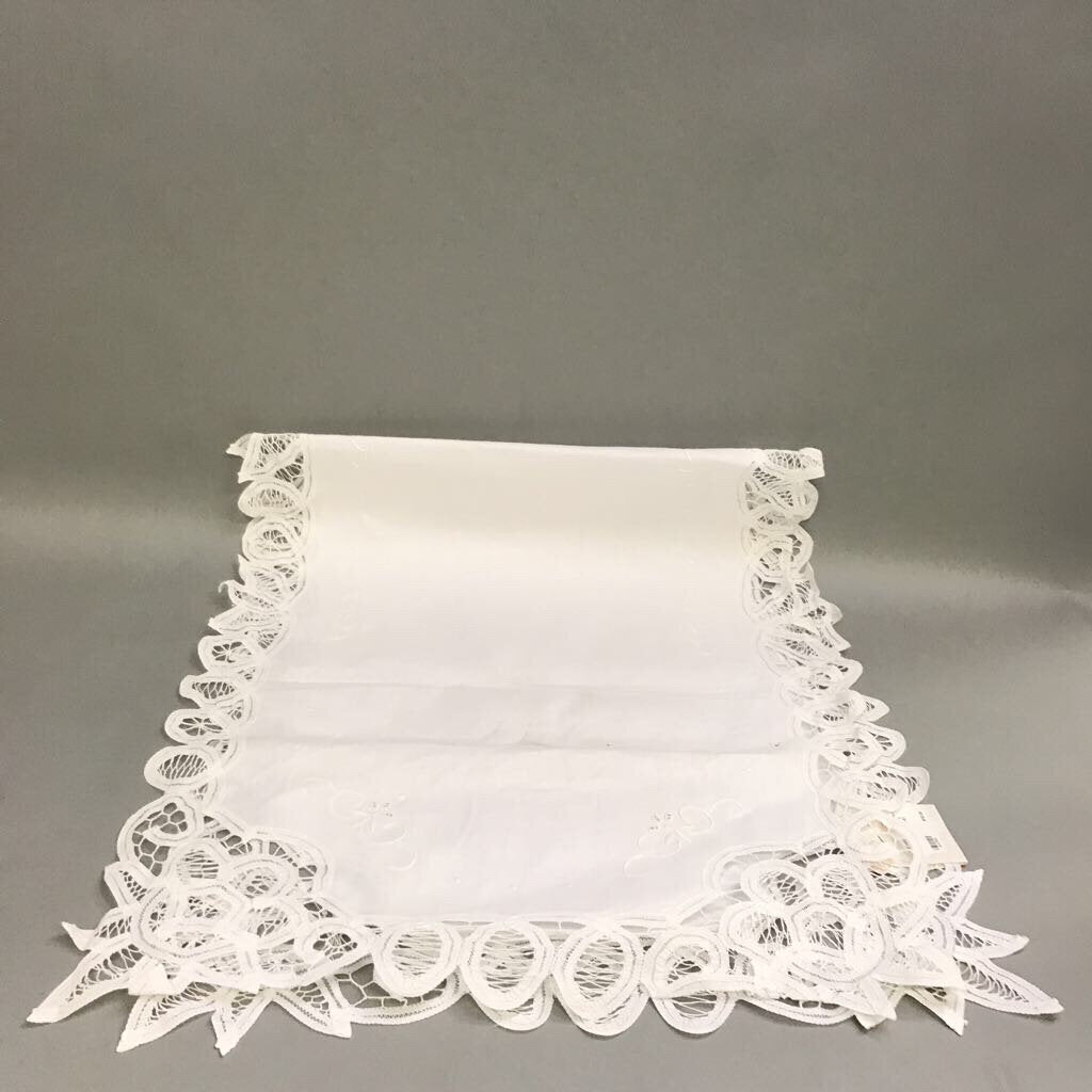 Vintage White Linen Table Runner (17x14)