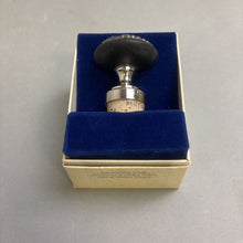 Load image into Gallery viewer, Vintage Wine Stopper (3&quot;)
