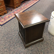 Load image into Gallery viewer, End Table (20x17x17)
