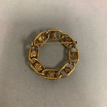 Load image into Gallery viewer, Vintage Goldtone Chain Link Circle Gem Brooch Pin (2&quot;)
