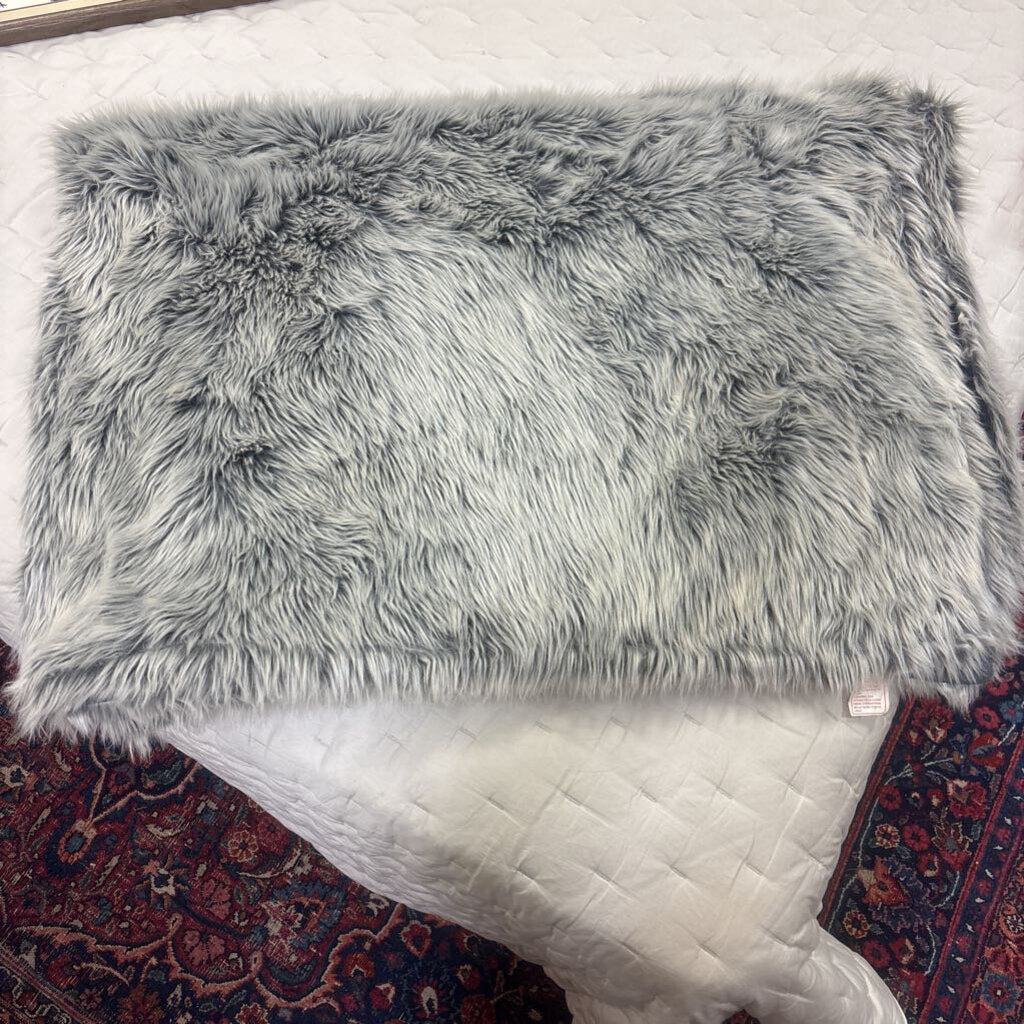 Pier 1 Imports Faux Fur Blanket (50x70)