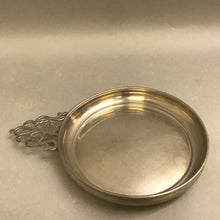 Load image into Gallery viewer, Vintage Lunt Pewter Porringer Handled Bowl (6&quot;)
