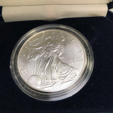 Load image into Gallery viewer, American Eagle 2001 Silver Dollar 1oz
