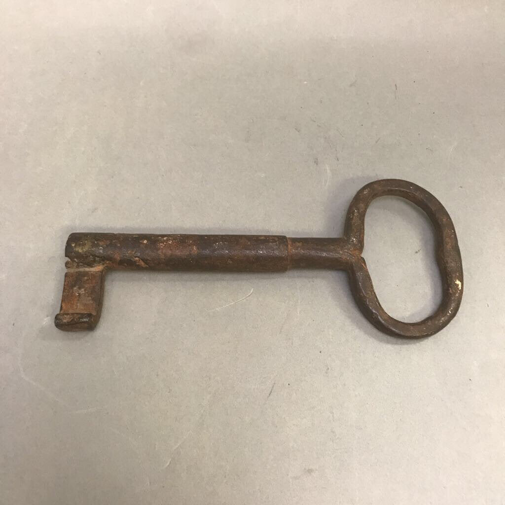 Primitive Large Cast Metal Skeleton Key (5