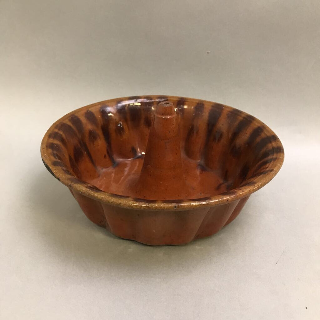 Stoneware Bundt Cake Mold (2.5x8x8)