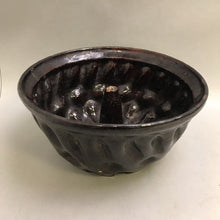 Load image into Gallery viewer, Stoneware Bundt Cake Mold (4x9.5x9.5) (As-Is)
