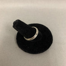 Load image into Gallery viewer, Vintage Sterling Band Ring sz 8
