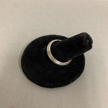 Load image into Gallery viewer, Vintage Sterling Band Ring sz 8
