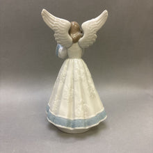 Load image into Gallery viewer, Lladro Figurine #5830, Heavenly Harpist (~7.75&quot;)
