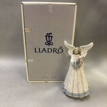 Load image into Gallery viewer, Lladro Figurine #5830, Heavenly Harpist (~7.75&quot;)
