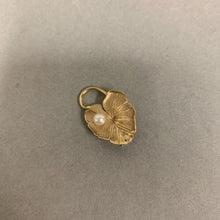Load image into Gallery viewer, 14K Gold Pearl Leaf 1.25" Brooch Pin (4.0g)
