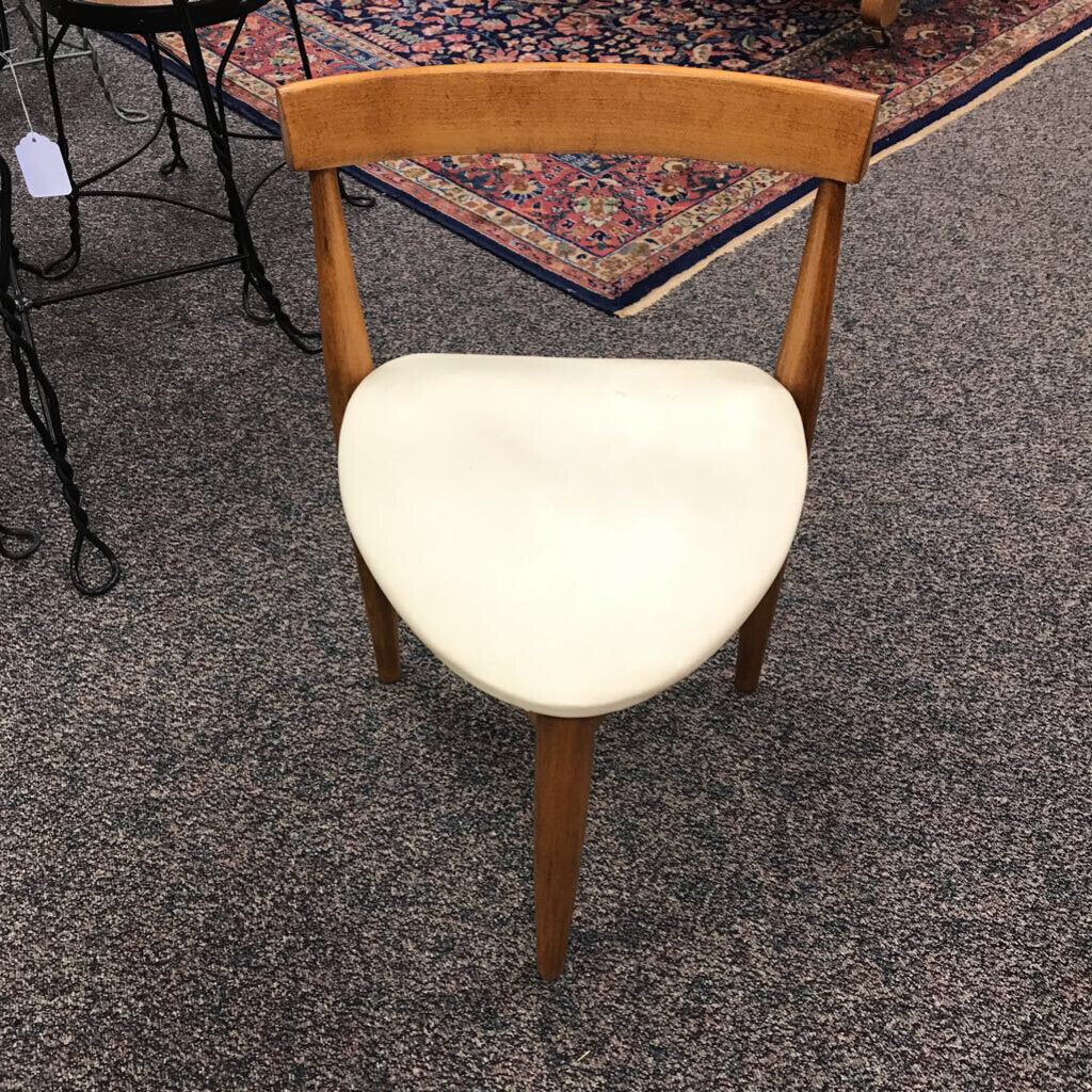 Chair 3 Leg (27x16x18)