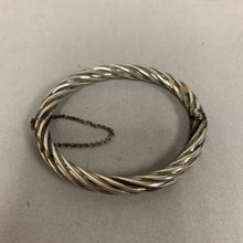 Load image into Gallery viewer, Sterling Twisted Hinged Bangle Bracelet w/ Safety Chain (2.5&quot; inside diameter)
