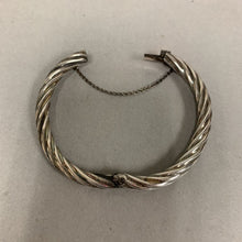 Load image into Gallery viewer, Sterling Twisted Hinged Bangle Bracelet w/ Safety Chain (2.5&quot; inside diameter)
