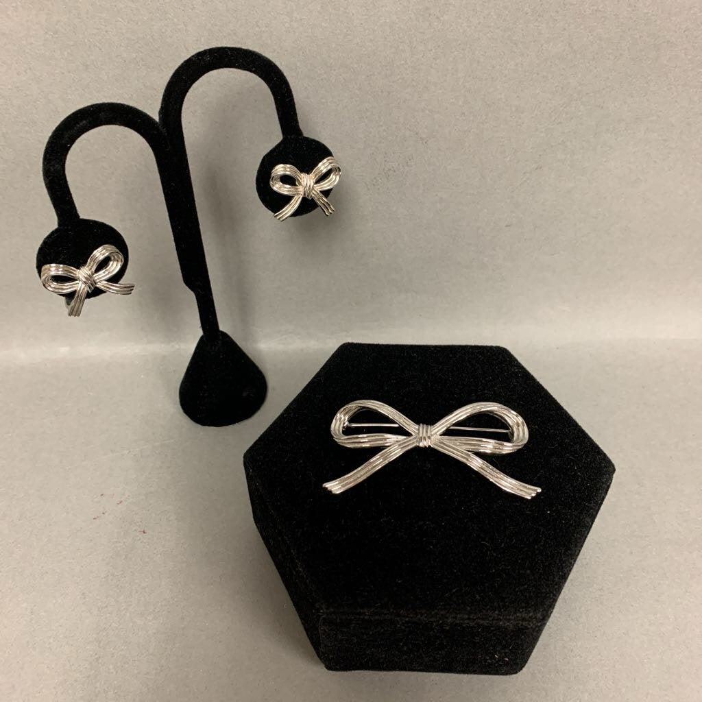 Vintage Trifari Silvertone Bow Brooch & Clip Earrings Set