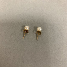 Load image into Gallery viewer, 14K Gold Pearl Stud Earrings (0.7g)
