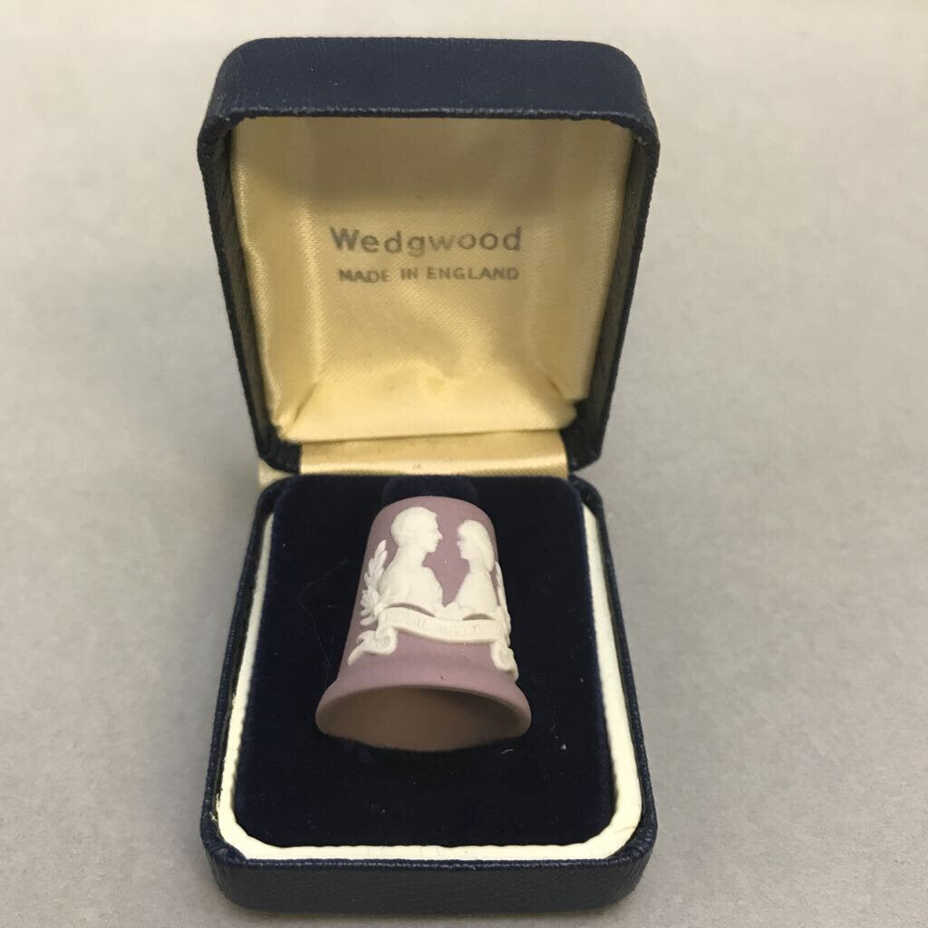 Vintage Wedgwood Thimble Jasperware Lilac Royal Wedding 1981 Charles Diana Cameo